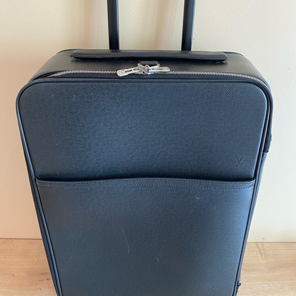 Authentic Louis Vuitton pegase 55 taiga suitcase carry on - Picture 3 of 9
